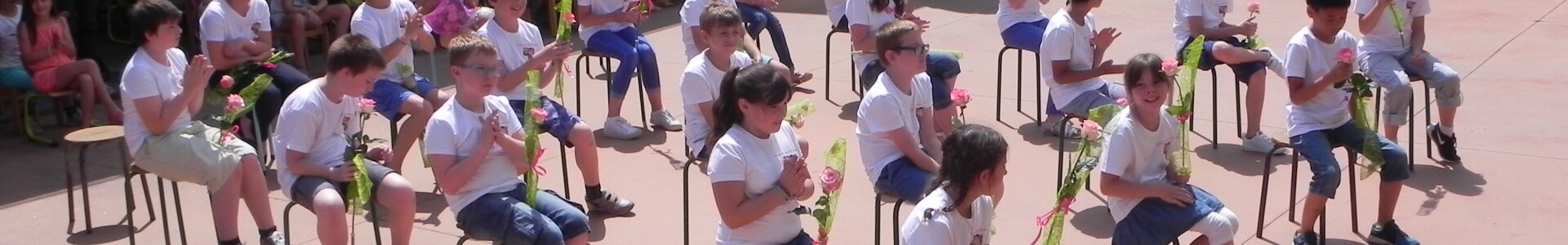 Enfants dans la cour