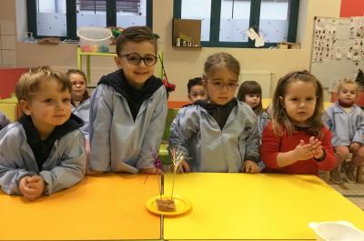 Cette semaine nous avons fêté les anniversaires de Paul et Joyce qui ont fêté leur 3 ans et  d’Eléonore et Enzo qui ont fêté leur 4 ans. Pour l’occasion nous avons préparé des galettes.