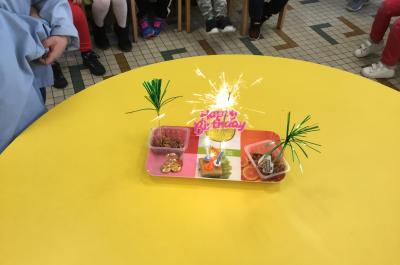 Clémence et Edward ont fêté leur 3 ans. Valentine a fêté ses 4 ans. Pour l’occasion les élèves ont préparé des roses des sables