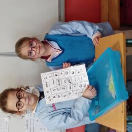 catégoriser : différencier et classer des lettres, des mots, des nombres, des signes...