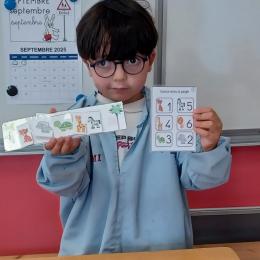 travail autour du rang : placer les animaux comme sur la carte de droite pour dire qui est premier, troisième, dernier... 