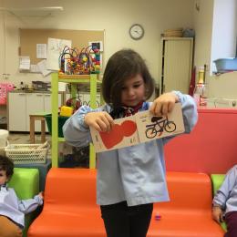 Valentine a pris le bonnet qu elle met pour faire du vèlo quand elle a froid 