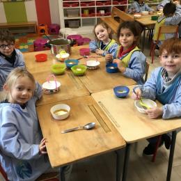 Maintenant, à table tout le monde!