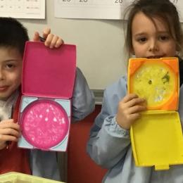 graphisme : réaliser puis colorier des mandalas à l'aide d'une boîte magique! 