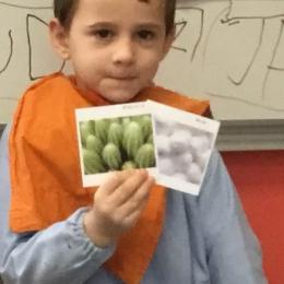 asscier deux cartes contraires : doux-piquant/ plein-vide....