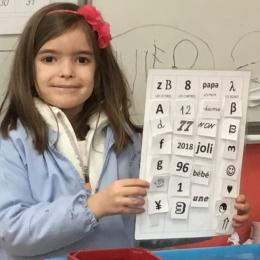 catégorisation : trier lettres, mots, chiffres et symbols; 