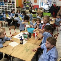 Nous avons cuisinés diverses galettes pour féter les anniversaires : 