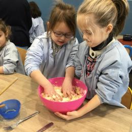 ... et pétrissage à la main!