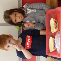 les vis et les écrous : trouver et visser l'écrou de la bonne taille sur la vis qui lui correspond.