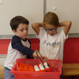 autres pinces à spaghettis et boules de ping-pong...